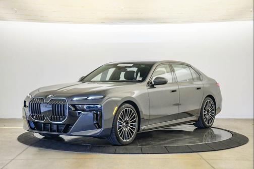 Dravit Grey Metallic 2025 BMW i7 eDrive50