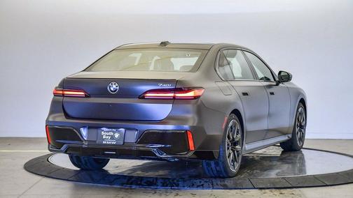 2026 BMW 740 740i