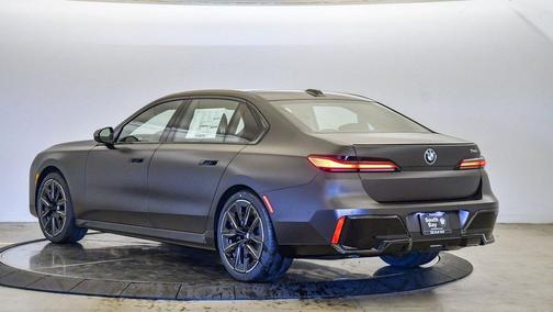 2026 BMW 740 740i