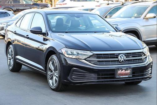 Deep Black Pearl 2024 Volkswagen Jetta 1.5T SE