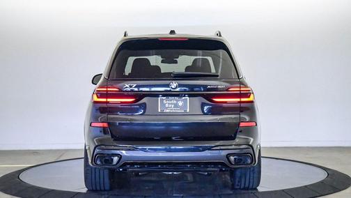 Black Sapphire Metallic 2026 BMW X7 xDrive40i