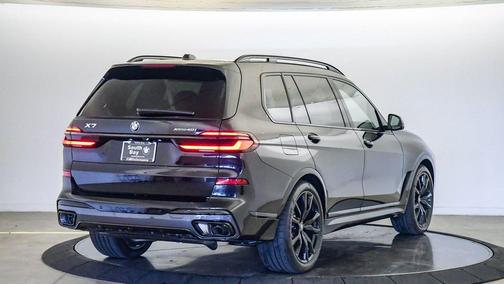 Black Sapphire Metallic 2026 BMW X7 xDrive40i