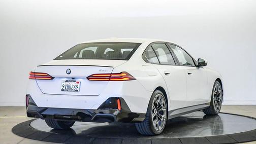 Mineral White Metallic 2026 BMW 530 530i