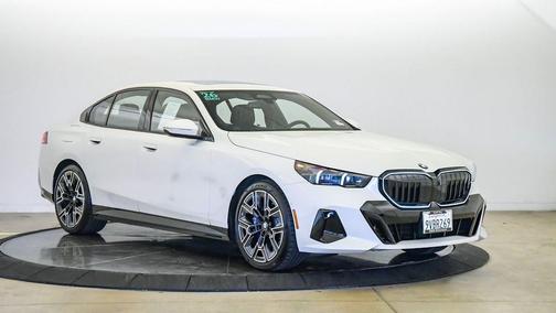 Mineral White Metallic 2026 BMW 530 530i