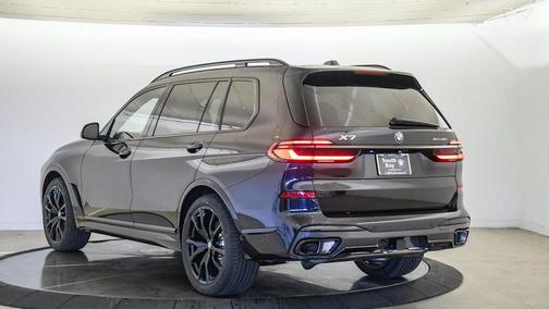Carbon Black Metallic 2027 BMW X7 xDrive40i