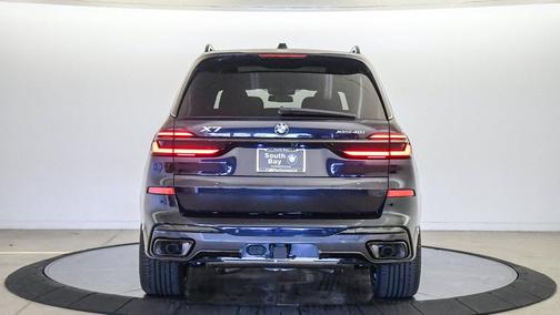 Carbon Black Metallic 2027 BMW X7 xDrive40i