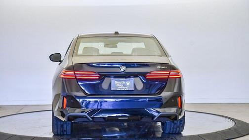 2026 BMW 530 i
