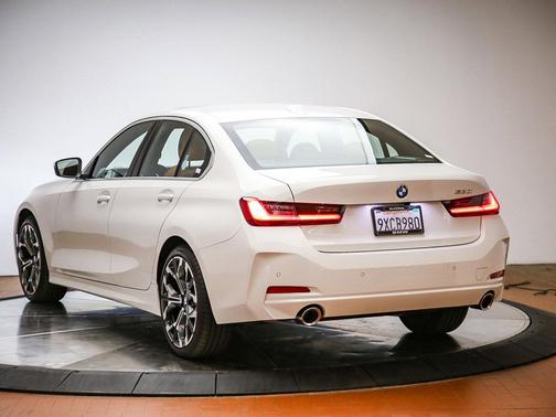 Alpine White 2026 BMW 330 330i