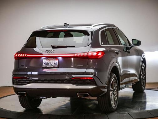 Tambora Gray Metallic 2025 Audi Q5 Premium TFSI quattro S tronic