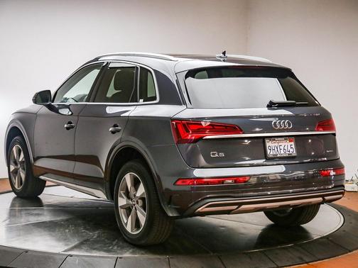 Manhattan Gray Metallic 2023 Audi Q5 40 Premium Plus