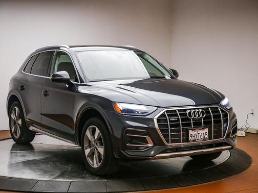 Manhattan Gray Metallic 2023 Audi Q5 40 Premium Plus