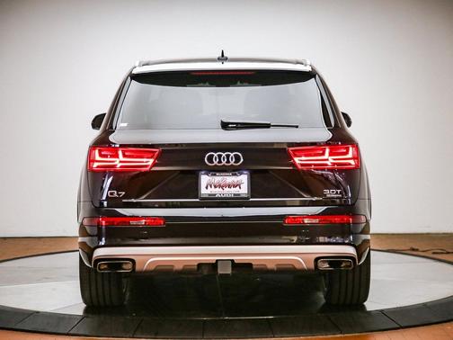 Orca Black Metallic 2018 Audi Q7 3.0T Prestige