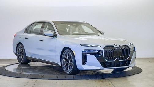 2026 BMW 740 740i