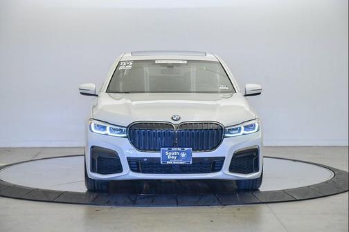 2022 BMW 740 i
