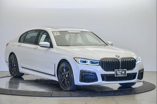 2022 BMW 740 i