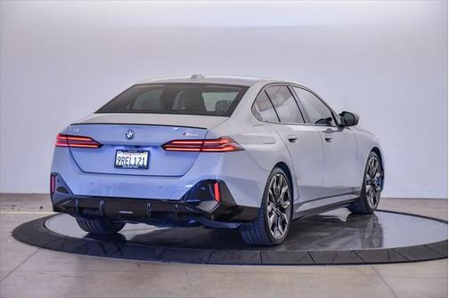 2025 BMW i5 M60
