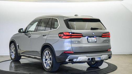 Skyscraper Grey Metallic 2024 BMW X5 xDrive40i