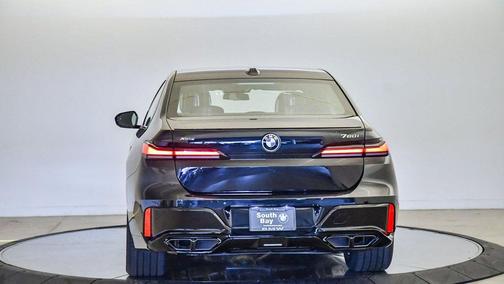 2026 BMW 760 760i xDrive