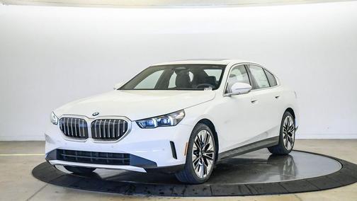Alpine White 2027 BMW 530 i xDrive