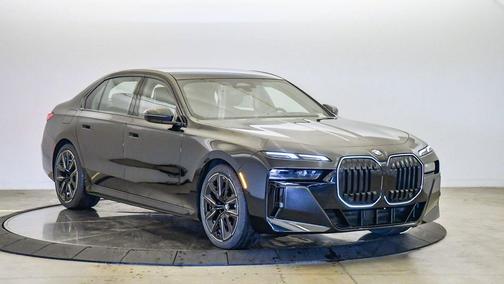2026 BMW 740 740i