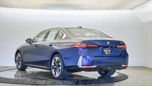 2025 BMW 530 i