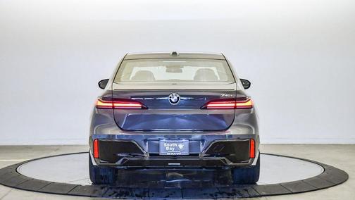 2026 BMW 740 740i