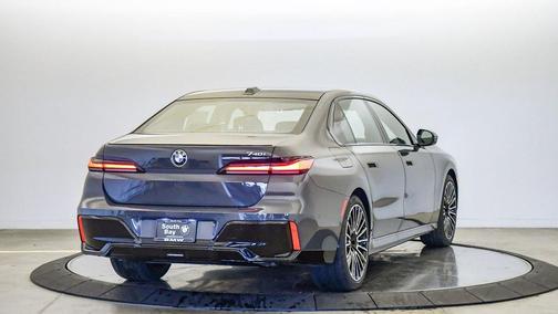 2026 BMW 740 740i