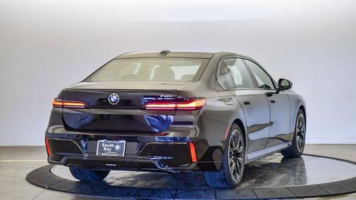 2026 BMW 740 740i