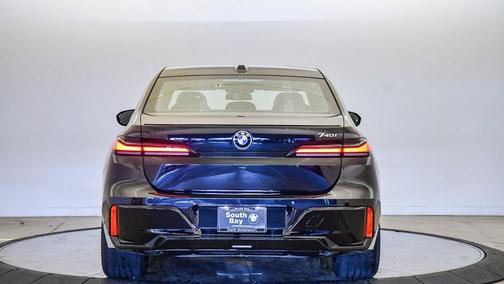 2026 BMW 740 740i