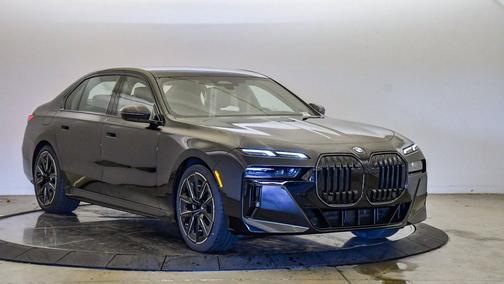 2026 BMW 740 740i