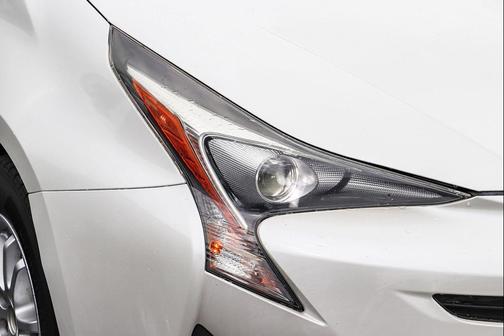 Blizzard Pearl 2016 Toyota Prius Three