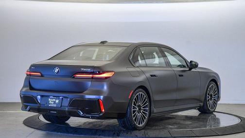 2026 BMW 750e i xDrive