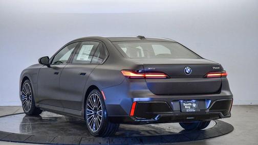 2026 BMW 750e i xDrive