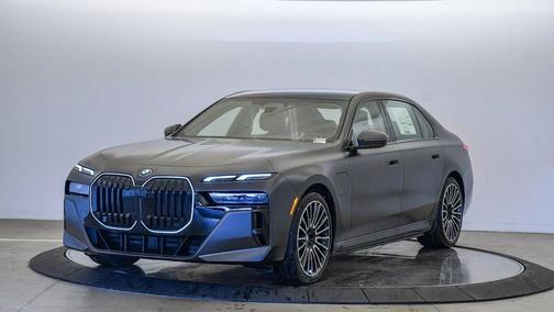 2026 BMW 750e i xDrive