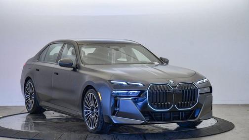 2026 BMW 750e i xDrive