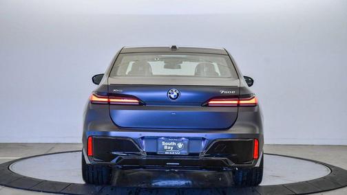 2026 BMW 750e i xDrive