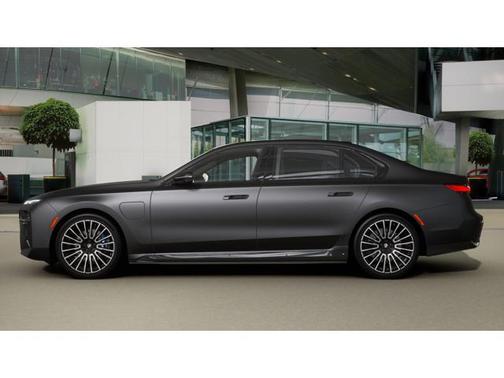 2026 BMW 750e i xDrive
