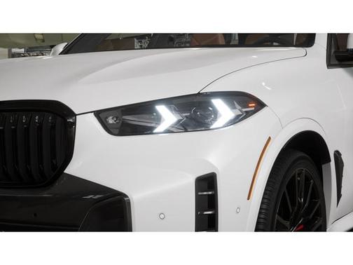 Mineral White Metallic 2026 BMW X5 xDrive40i