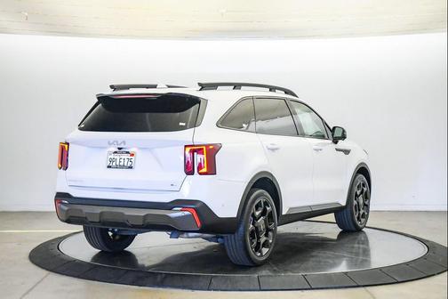 Glacial White Pearl 2024 Kia Sorento SX