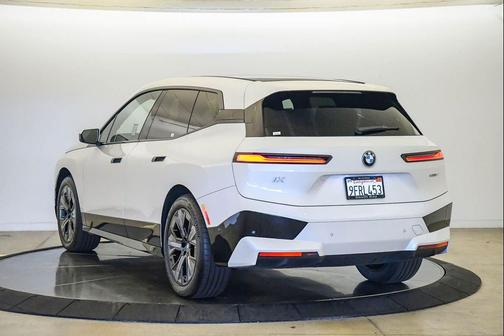 Mineral White Metallic 2023 BMW iX xDrive50