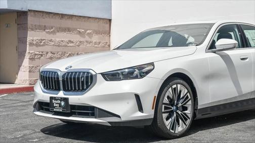 2025 BMW i5 xDrive40