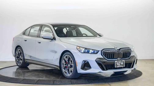 Brooklyn Grey Metallic 2026 BMW 530 530i