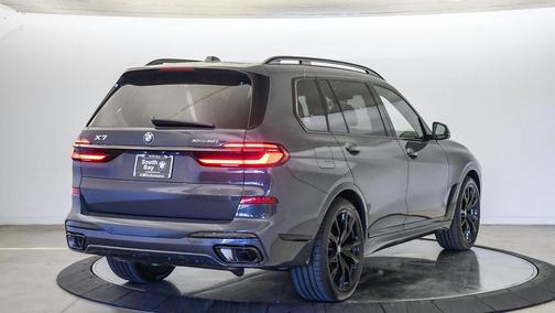 Dravit Grey Metallic 2027 BMW X7 xDrive40i