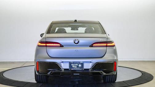Frozen Pure Gre 2026 BMW 740 740i