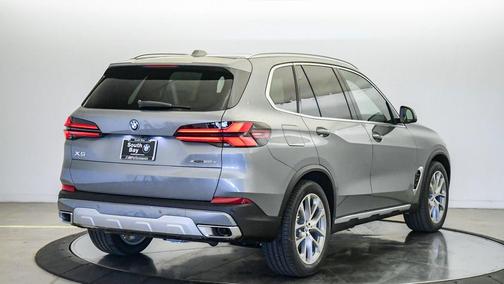 Skyscraper Grey Metallic 2026 BMW X5 PHEV xDrive50e