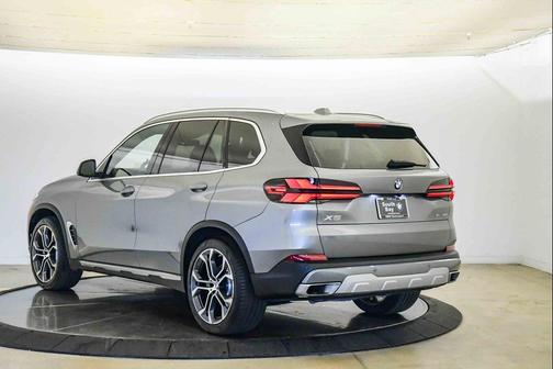 Skyscraper Grey Metallic 2024 BMW X5 sDrive40i