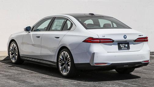 2025 BMW i5 xDrive40