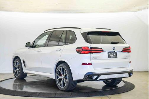 Mineral White Metallic 2026 BMW X5 PHEV xDrive50e