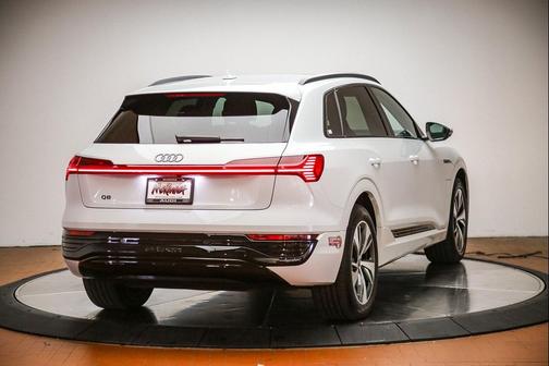 Glacier White 2024 Audi Q8 e-tron Premium