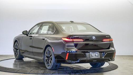 2026 BMW 750e i xDrive